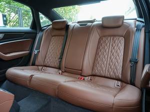 Voiture à essence Audi A6L 2025 restylée 45 TFSI quattro, pack Dynamic+VIP, berline 4 portes 5 places, idéale pour les sorties <span class=keywords><strong>en</strong></span> groupe - Product Image 4