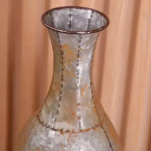 แจกันโลหะทันสมัย ของตกแต่งสำหรับห้องนั่งเล่น สำนักงานที่บ้าน ตกแต่งโต๊ะ ดีไซน์ทันสมัย ทนทาน เหมาะสำหรับการตกแต่งภายในสไตล์ร่วมสมัย - Product Image 4