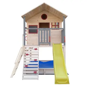 Casa de madera para niños, patio de juegos al aire libre