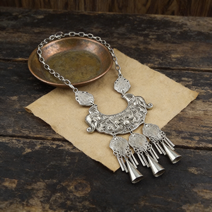 Collier double éléphant en argent Miao, style ethnique Hmong, collier bib à pompons, unisexe |   Bijou porte-bonheur Totem - Product Image 2