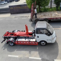 Camion à ordures électrique écologique YIWEI de 4,5 tonnes, à chargement arrière, transmission 4x2, mécanisme de levage à crochet pour opérations d'assainissement