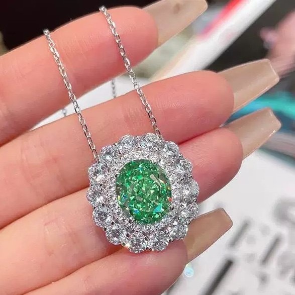 Vert + collier
