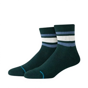 Chaussettes courtes rayées vert foncé pour femmes, respirantes, en mélange de coton tricoté, pour usage quotidien au printemps, service OEM - Product Image 1