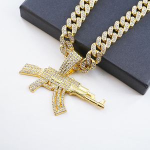 Collar de cadena cubana con diseño de pistola subfusil AK de aleación NL2113, estilo hip-hop unisex, cadena para suéter, para fiesta - Product Image 5