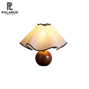 Lámpara <span class=keywords><strong>de</strong></span> Mesa con Tela con Volantes, Adecuada para Dormitorio y Sala <span class=keywords><strong>de</strong></span> Estar. Lámpara <span class=keywords><strong>de</strong></span> Mesa Wavecrest con Pantalla <span class=keywords><strong>de</strong></span> Lino Ondulado y Base <span class=keywords><strong>de</strong></span> Madera. - Product Image 1