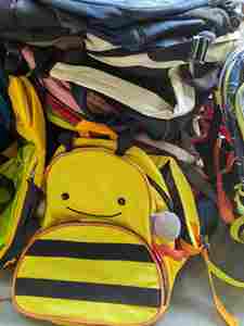 B01B Vente en gros de sacs d'école d'occasion propres de haute qualité pour garçons et filles, sacs à dos d'occasion pour enfants - Product Image 1
