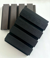 Panneau mural WPC extérieur co-extrudé rainuré, excellent panneau mural WPC anti-UV, panneaux muraux en bois pour décoration extérieure