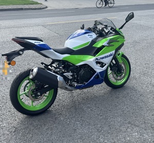 Kawasaki <span class=keywords><strong>Ninja</strong></span> <span class=keywords><strong>250R</strong></span> EX250 Moto Supersportiva con Potenza Elevata, Pneumatici Antiscivolo, Sistema Frenante Stabile e Design alla Moda - Product Image 1