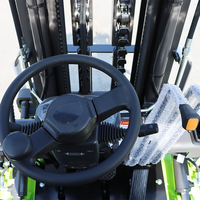 Chariot élévateur contrepoids à mât triple FD18Z durable avec pneus pneumatiques et moteur diesel à faibles émissions pour les opérations de déchargement