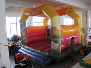 บ้านลมเป่าลมขนาด 13 ฟุต ทำจากวัสดุ PVC สำหรับเช่าเชิงพาณิชย์ - Product Image 6