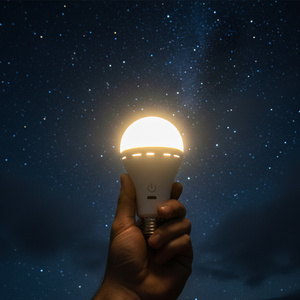 Applique murale sans fil <span class=keywords><strong>à</strong></span> <span class=keywords><strong>LED</strong></span> E26, fonctionnant sur piles, avec télécommande, minuterie et variateur d'intensité - Product Image 1