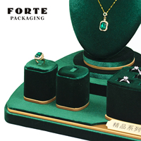 Ensemble de présentoirs à bijoux en velours FORTE Professional pour boutique, vitrine et stand d'exposition