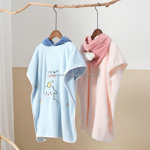 Accappatoio all'ingrosso del bagno con cappuccio del <span class=keywords><strong>mantello</strong></span> dei bambini di velluto di corallo morbido assorbente del bambino del fumetto - Product Image 4