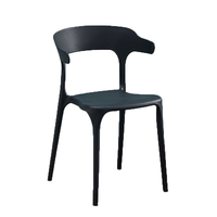 Ventes d'usine Chaise en plastique blanche au design élégant Chaises empilables acceptant la coutume