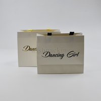 Sac à provisions de luxe en papier pour vetements chaussures cadeaux cosmetiques avec poignees diverses, avec impression du logo