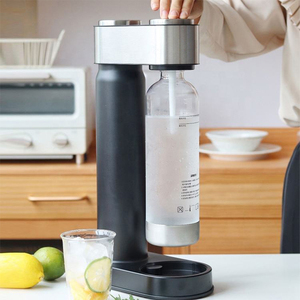 Machine manuelle en plastique à eau pétillante faite maison de fabricant de <span class=keywords><strong>soda</strong></span> de cylindre de CO2 0.6L pour le bureau d'utilisation extérieure d'hôtel de ménage - Product Image 1