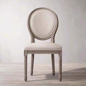 Ensemble de table à manger ovale en chêne massif vieilli de style campagnard français, base sur piédestal vintage, chaises à dossier rond recouvertes de lin - Product Image 4