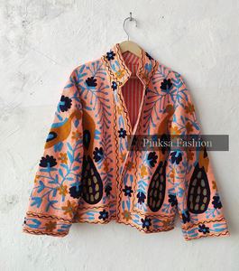 Chaqueta Suzani de Terciopelo Hecha a Mano de Pinksa Fashion |   Abrigo de Invierno Bohemio para Mujer |   Funda de Algodón Ecológica Bordada a Mano Estilo Indio - Product Image 6