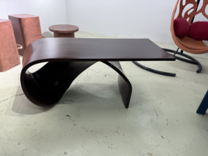 Fangyuzheng ý đồ nội thất cong bảng Thiết kế sợi thủy tinh gỗ sơn tùy chỉnh độc đáo Bàn cà phê cho phòng khách sạn - Product Image 3