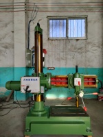Machine à percer radiale universelle Z3132, diamètre de perçage maximal de 32 mm, puissance de 1,5 kW, tension de 380 V, automatique