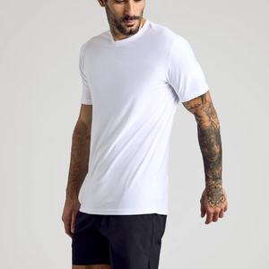 T-shirt de compression personnalisé en polyester et élasthanne, léger, respirant, pour la salle de sport, musculation, course à pied, séchage rapide, ajusté - Product Image 5