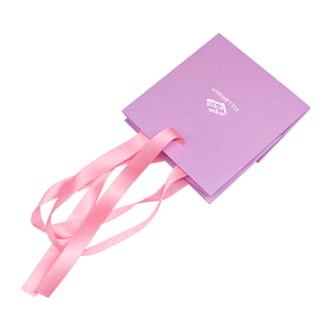 ถุงกระดาษคราฟท์พิมพ์โลโก้ได้ ย่อยสลายได้ เป็นมิตรกับสิ่งแวดล้อม พร้อมหูหิ้ว สำหรับใส่ของขวัญ/เครื่องประดับ - Product Image 1