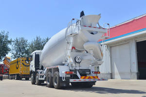 Nouveau camion malaxeur à béton SINOTRUK HOWO 8X4 12 roues, 371 ch, 380 ch, 400 ch, 14, 16, 18 m3 - Product Image 2