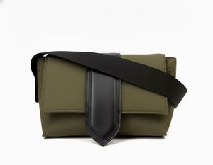 Sac bandoulière en nylon imperméable et durable, petit sac messager pour hommes, sac à bandoulière urbain fonctionnel, OEM/ODM - Product Image 4