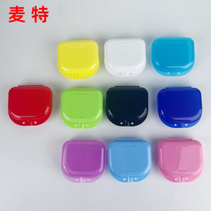 Boîte de nettoyage portable pour prothèses dentaires en plastique avec trous, étui pour prothèses dentaires domestique, boîte de rangement pour appareils de rétention, vente en gros fabricant. - Product Image 1