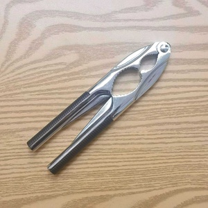 Clip en alliage de <span class=keywords><strong>zinc</strong></span> en noyer poignée droite poignée incurvée décortiqueur <span class=keywords><strong>pince</strong></span> domestique ouvre-coquille - Product Image 3