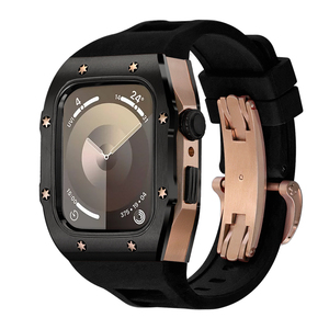 Boîtier de montre en acier inoxydable doré de luxe pour kit de modification, <span class=keywords><strong>bracelet</strong></span> en silicone gravable pour <span class=keywords><strong>Apple</strong></span> <span class=keywords><strong>Watch</strong></span> Series 9 8 7 6 5 4 <span class=keywords><strong>SE</strong></span> 44 mm 45 mm - Product Image 1