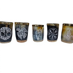Tasse en corne de buffle sculptée avec bord doré, symbole viking nordique, mug à boire, Vegvisir, Corbeau, Mjolnir, souvenir - Product Image 1