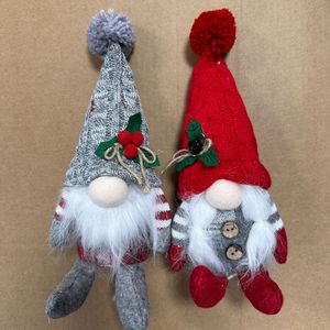 Lot de 2 Gnomes de Noël Faits Main Écologiques, Poupées Gnomes Suédoises Assises en Plastique avec Chapeaux Tricotés et Pompons, Style Ferme pour les Fêtes - Product Image 2