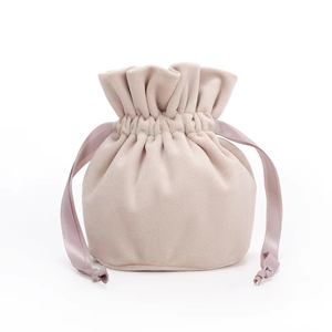Pochette promotionnelle mini en velours OEM pour bijoux, sac cadeau coloré à cordon, emballage tendance - Product Image 6