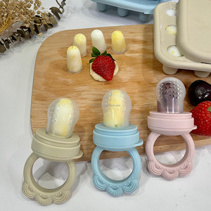 Ensemble d'alimentation pour bébé en silicone LSR de qualité médicale, sans BPA, avec bol à forte aspiration, cuillère, bavoir, tasse d'apprentissage et vaisselle d'entraînement, personnalisable avec logo - Product Image 5