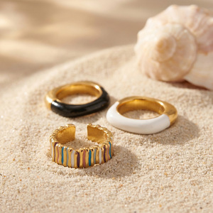 Bague en acier inoxydable plaqué or 18 carats avec émail, design minimaliste unique, bijoux de luxe pour femmes - Product Image 1