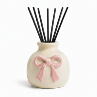 Bouteille diffuseur à roseaux en céramique rose personnalisée avec nœud, en porcelaine blanche crémeuse, pour huiles essentielles, flacon décoratif pour arômes et parfums, vente en gros