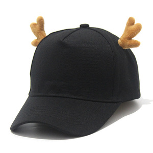 Cappello da Baseball Uomo Stile Coreano con Corna da Diavolo, Cappello Autunnale/Primaverile con Protezione per le Orecchie, Corna di Cervo, Vendita all'Ingrosso per Aziende - Product Image 4