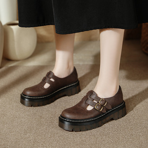 Chaussures pour femmes en cuir noir de style britannique ~ Nouvelles chaussures <span class=keywords><strong>DR</strong></span> <span class=keywords><strong>Martin</strong></span> à plateforme à semelle épaisse pour l'automne et l'hiver, style universitaire - Product Image 2