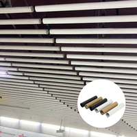 Panneaux de plafond en aluminium sur mesure, système de plafond linéaire en forme de U pour la conception intérieure des bâtiments commerciaux