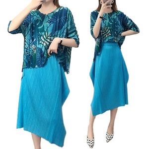 Bầu Trời Màu Xanh Màu Sắc Pint Hoa Pháp Xếp Li Hai Mảnh Bộ Quần Áo Phụ Nữ - Product Image 1