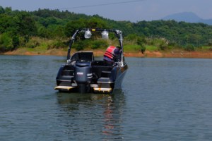 Yate Deportivo de 6m (20 pies) Serie All Black, Casco de Fibra de Vidrio, Toldo Bimini, Motor, Diseño Personalizado, Pesca y Recreación - Product Image 3