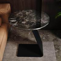 Table d'appoint de canapé en marbre moderne de luxe minimaliste italien, avec structure métallique, style designer de luxe léger, table d'angle en pierre de cristal superbe