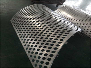 Plafond en placage d'aluminium sur mesure avec formes personnalisables pour la décoration architecturale en métal - Product Image 3
