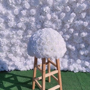 Mur floral artificiel vert et blanc frais avec roses rondes et feuillage luxuriant pour la décoration murale de style jardin - Product Image 2