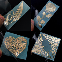 Autocollant Métallique 3D Personnalisé en Fer – Motifs Cœur, Plume, Rose – Décalcomanie Adhésive Métallique pour Coques de Téléphone – Idéal pour Boîtes Cadeaux