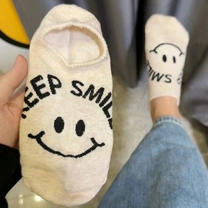 Chaussettes unisexes invisibles à motif visage souriant, avec slogan 'Keep Smile', douces, respirantes, confortables, pour usage quotidien et mode. - Product Image 3