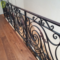 Nouvelles balustrades d'escalier en fer forgé à la main en acier métallique contemporain pour escaliers extérieurs balcon Villa cour centre commercial