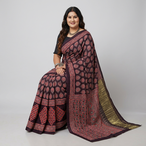 Elegante Saree de Seda Modal con Patrones Ajrakh Tradicionales Pintados a Mano, de Secado Rápido, Corte Regular, Moda Étnica India, Venta al Por Mayor - Product Image 2