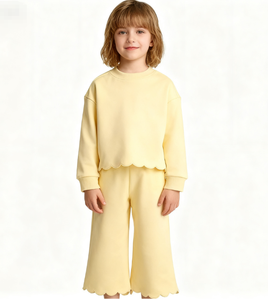 Set Casual da Ragazza: <span class=keywords><strong>Felpa</strong></span> a Maniche Lunghe Tinta Unita e <span class=keywords><strong>Pantaloni</strong></span> a Gamba Larga con Orlo Ondulato in Cotone Personalizzabile - Product Image 5